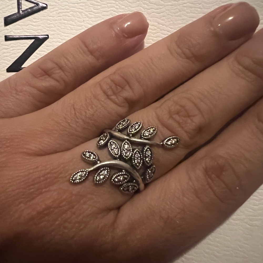PANDORA “Sparkling Leaves” Ring S925